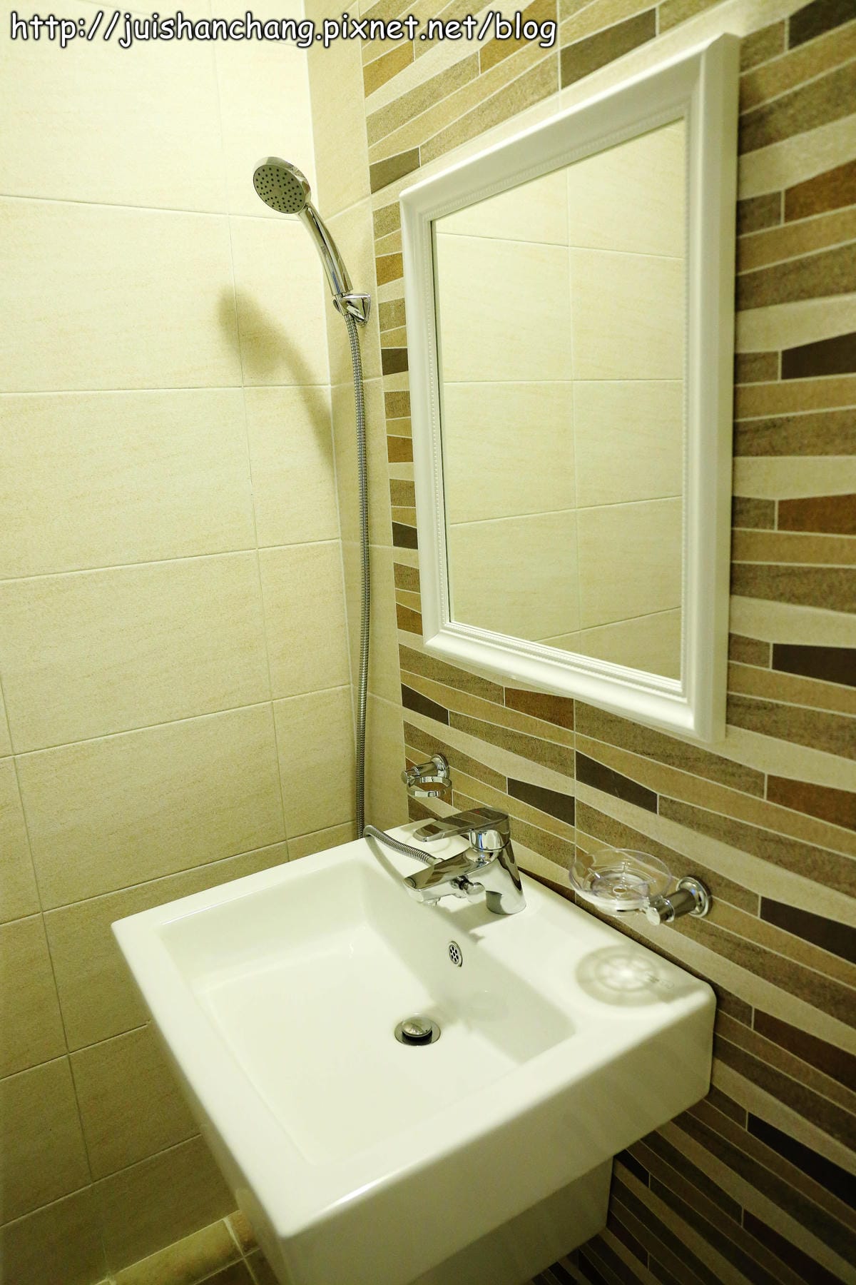 【2014。韓國首爾住宿推薦║東大門站】Hotel QB～東大門購物超方便的鄉村風民宿