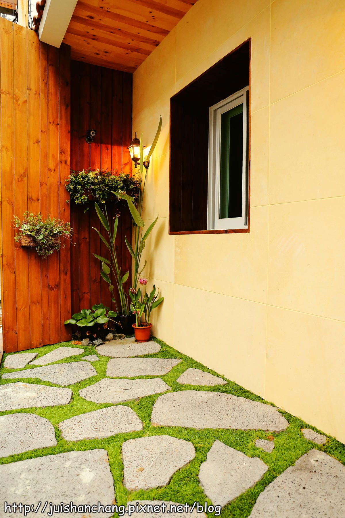 【2014。韓國首爾住宿推薦║東大門站】Hotel QB～東大門購物超方便的鄉村風民宿