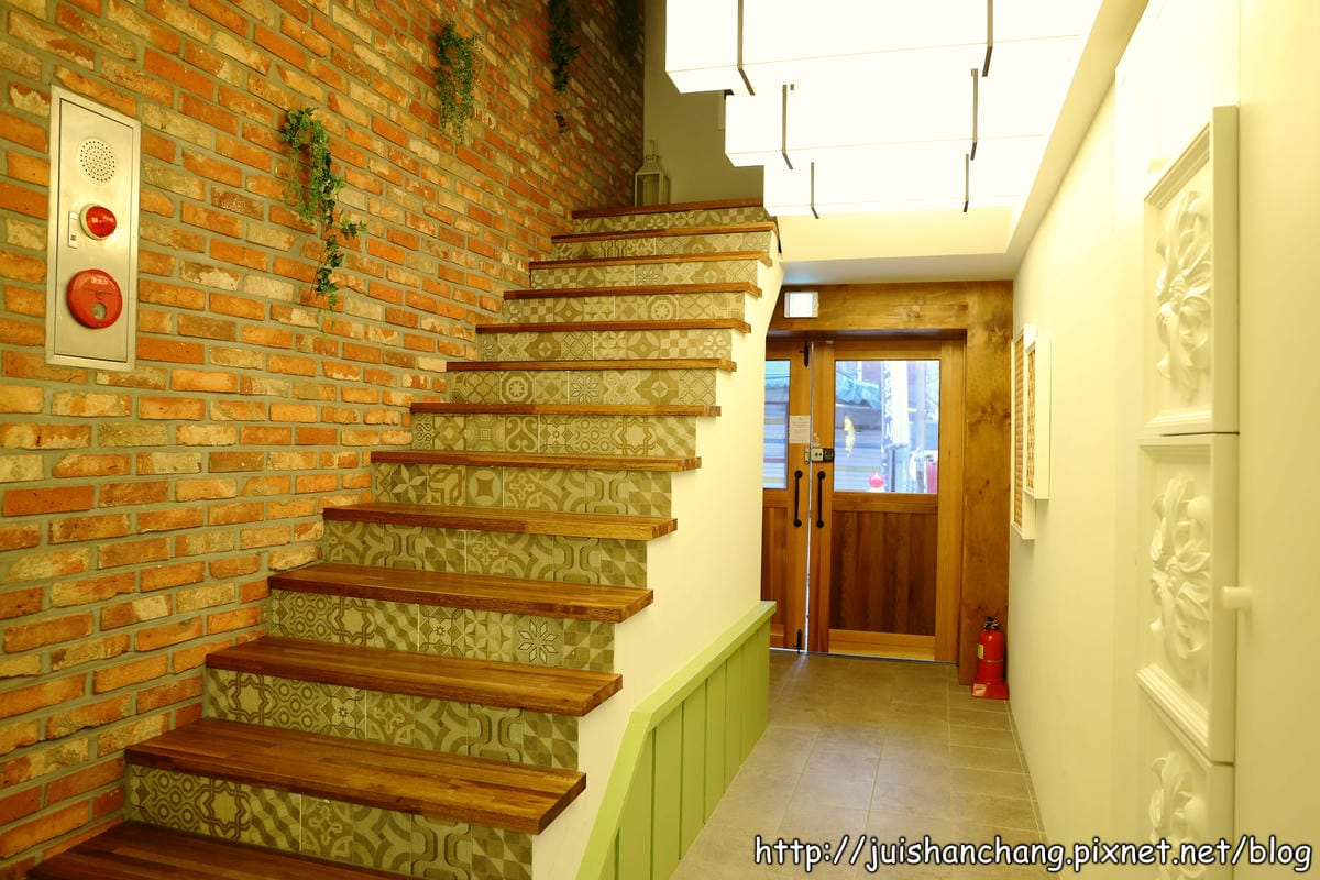 【2014。韓國首爾住宿推薦║東大門站】Hotel QB～東大門購物超方便的鄉村風民宿