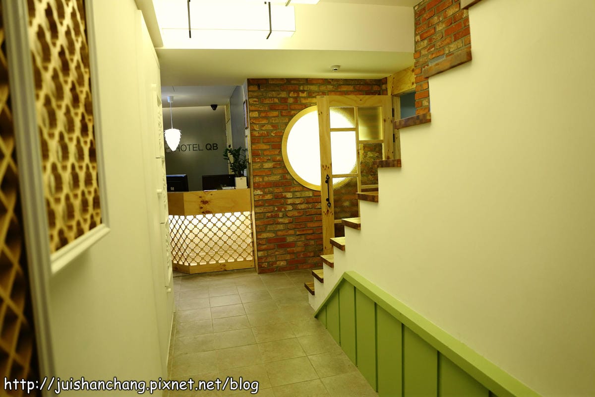 【2014。韓國首爾住宿推薦║東大門站】Hotel QB～東大門購物超方便的鄉村風民宿