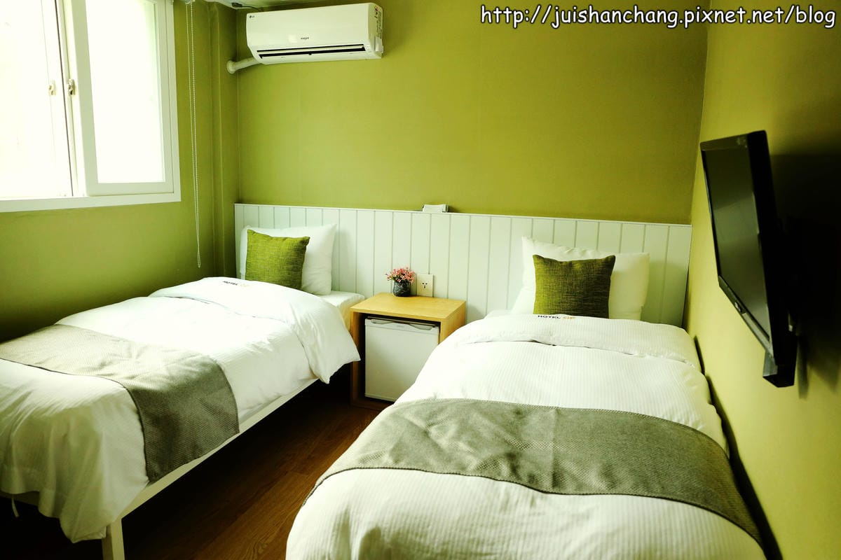 【2014。韓國首爾住宿推薦║東大門站】Hotel QB～東大門購物超方便的鄉村風民宿