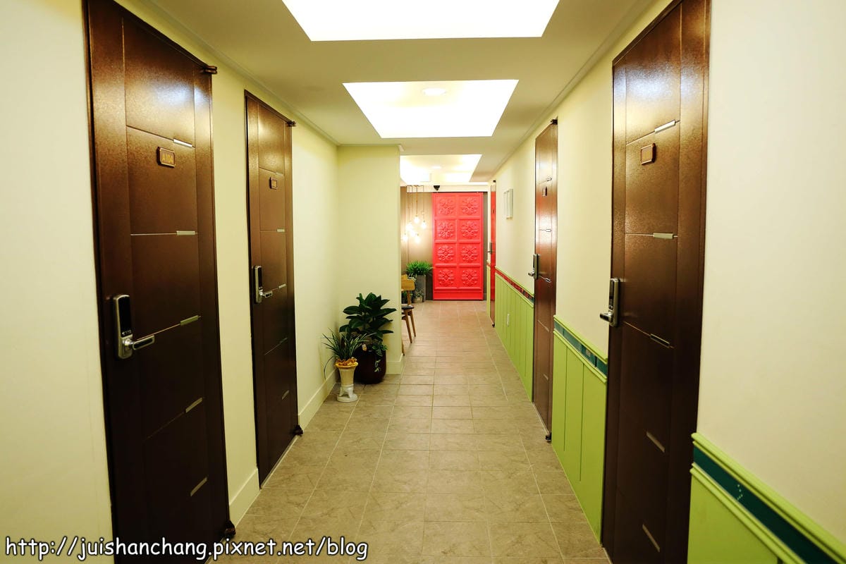 【2014。韓國首爾住宿推薦║東大門站】Hotel QB～東大門購物超方便的鄉村風民宿