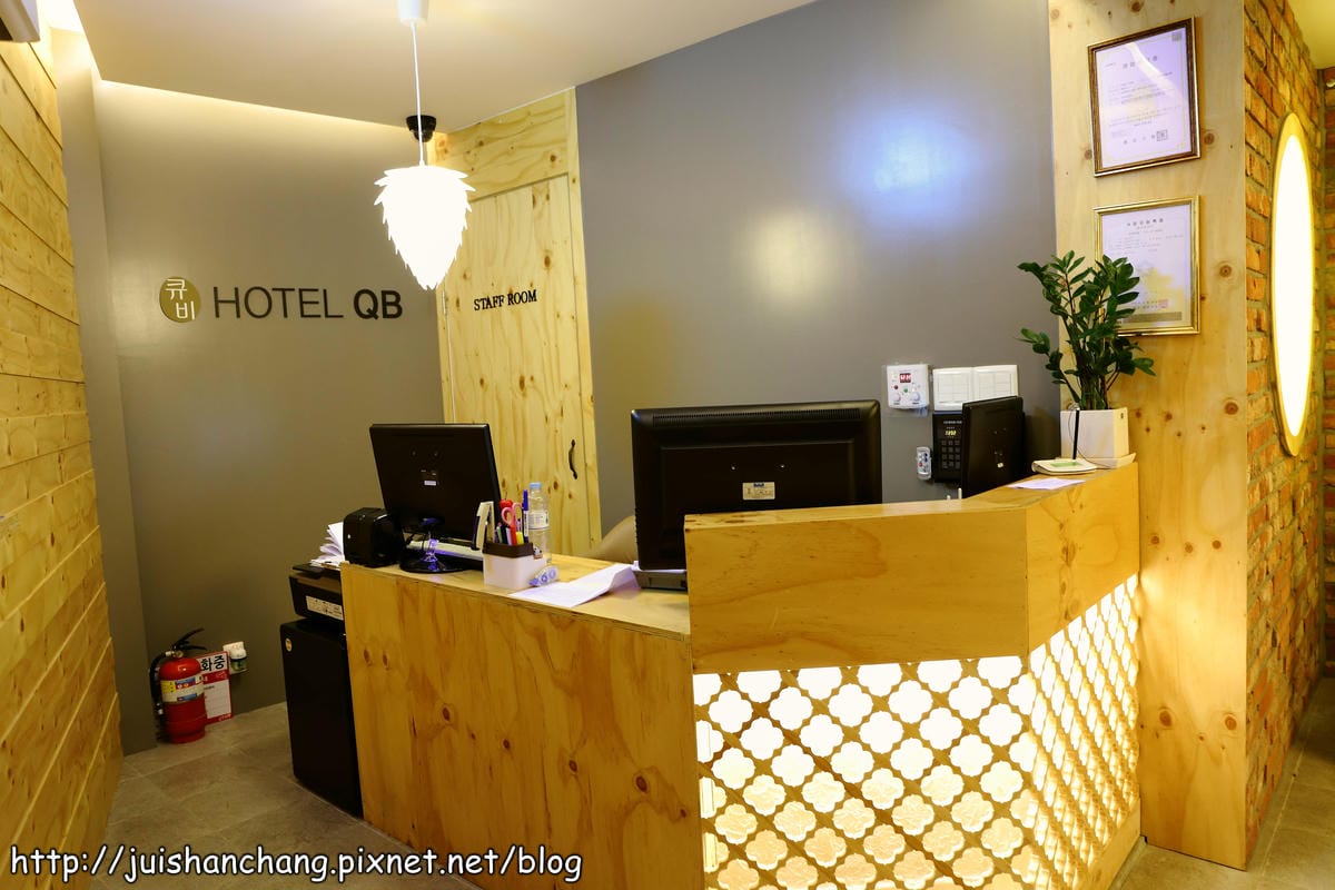 【2014。韓國首爾住宿推薦║東大門站】Hotel QB～東大門購物超方便的鄉村風民宿