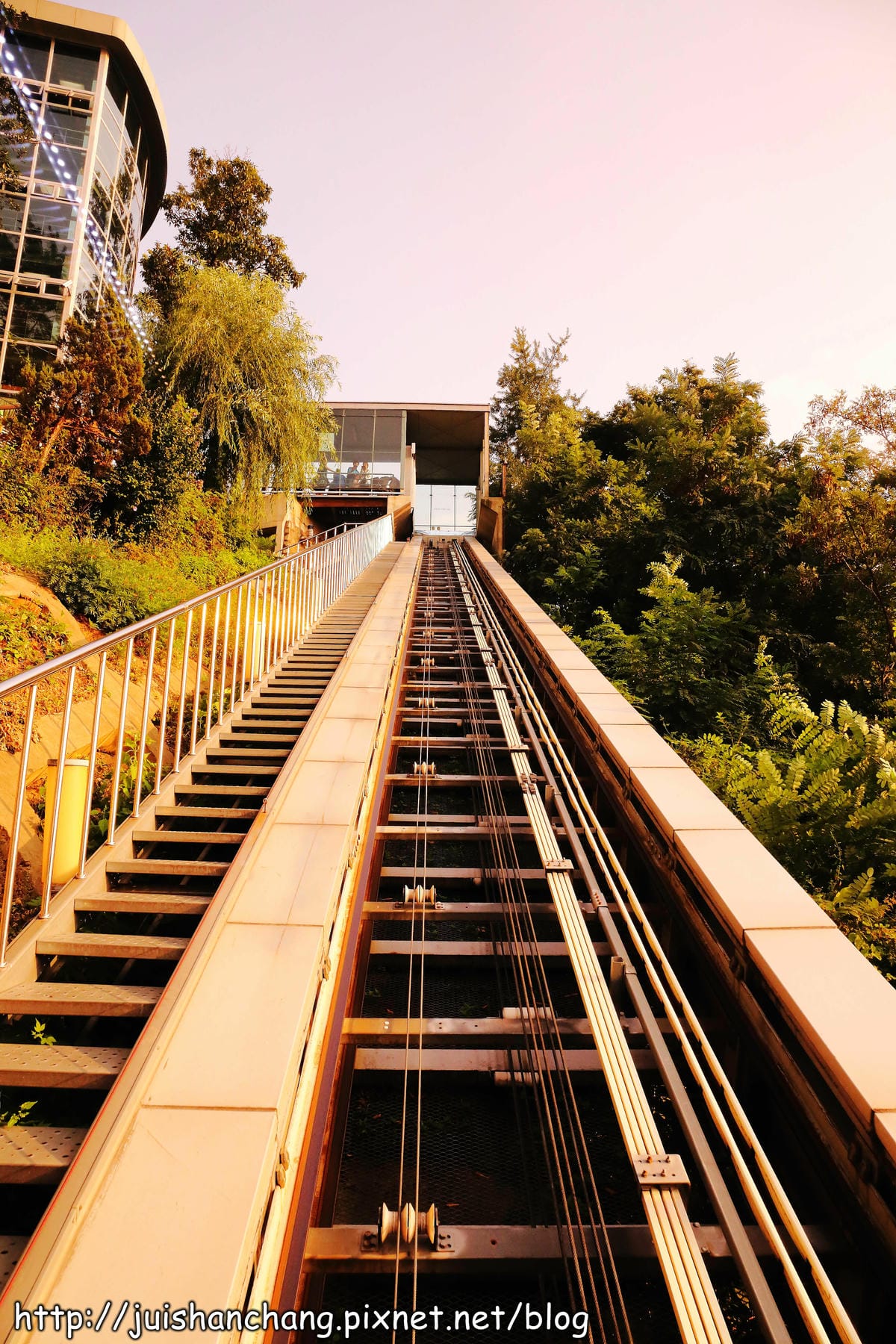 【2014。韓國首爾自由行║明洞站】南山N首爾塔～『來自星星的你』千頌伊與都敏俊約會的浪漫地