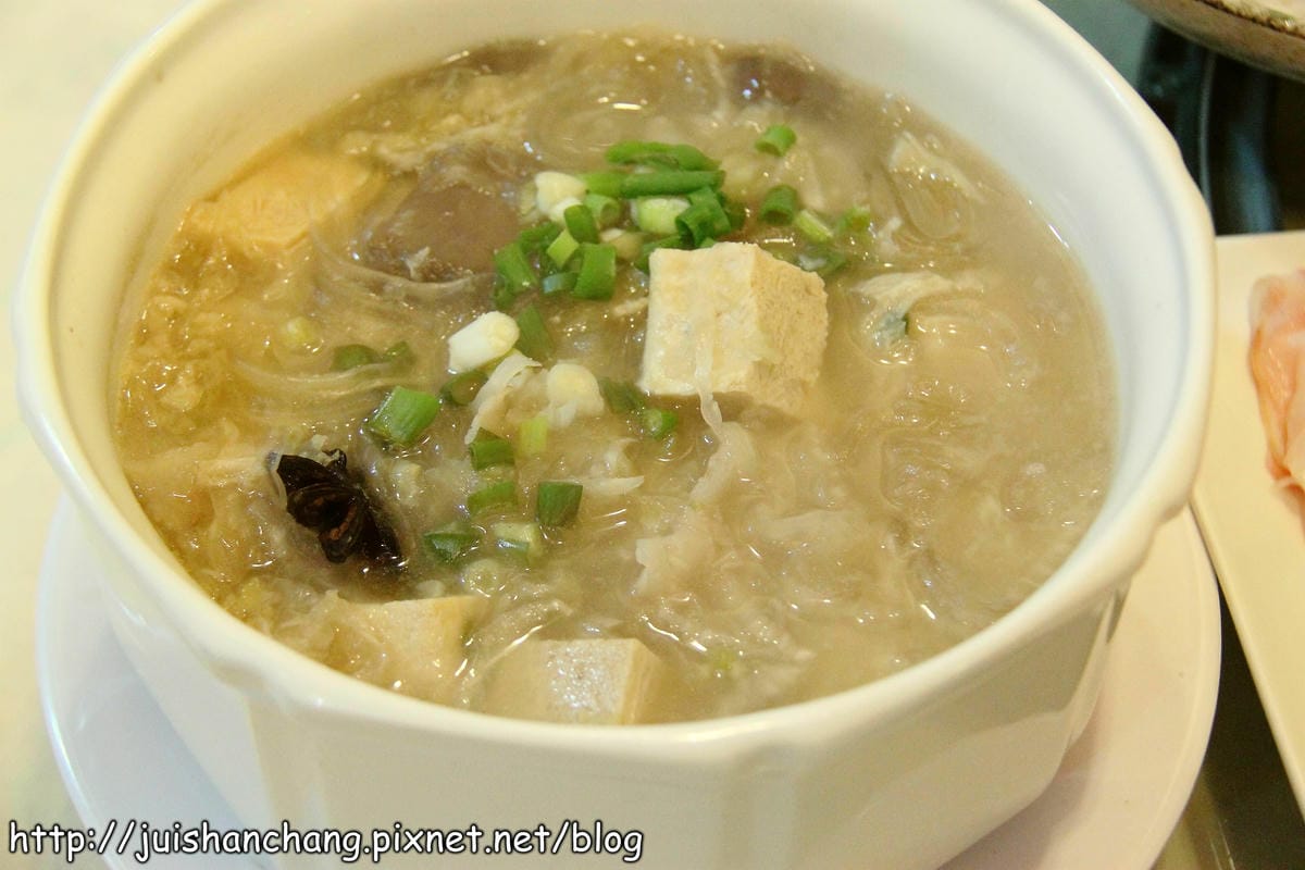 【廣宣║台北】東北軒酸菜白肉鍋～好呷在這裡，吃了會幸福唷！