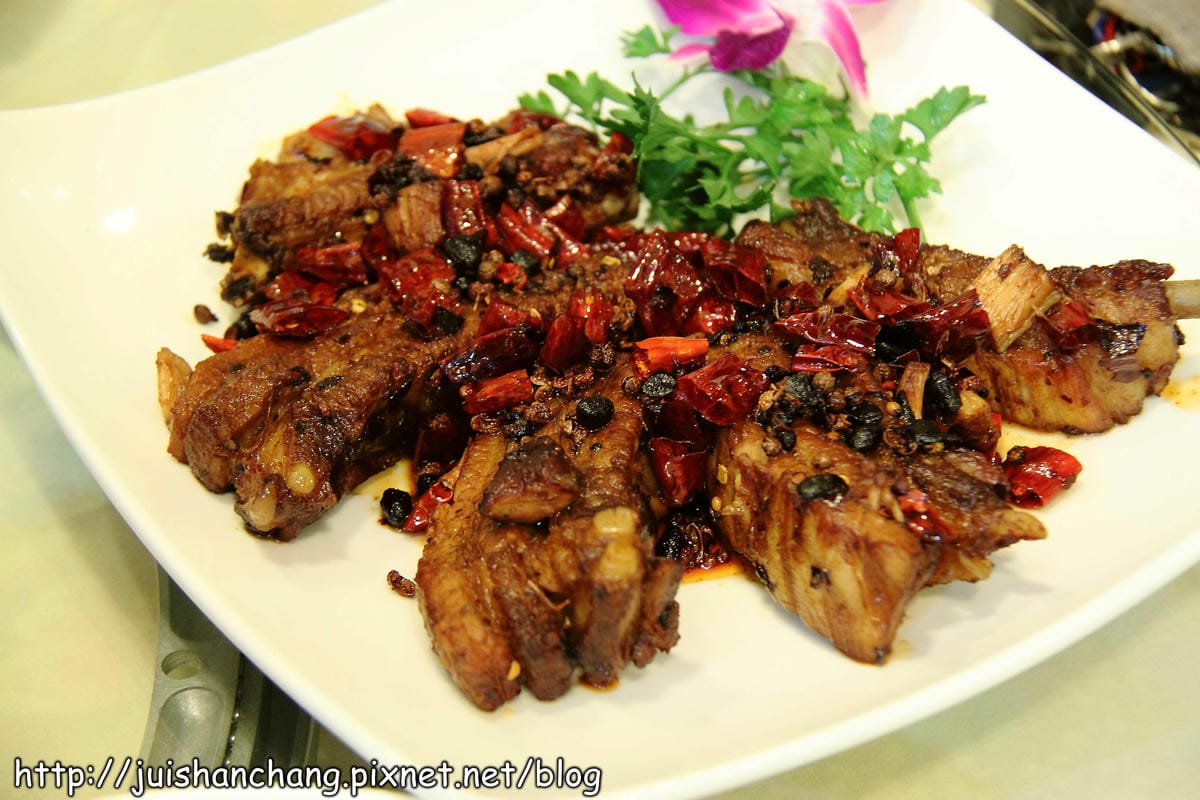 【廣宣║台北】東北軒酸菜白肉鍋～好呷在這裡，吃了會幸福唷！