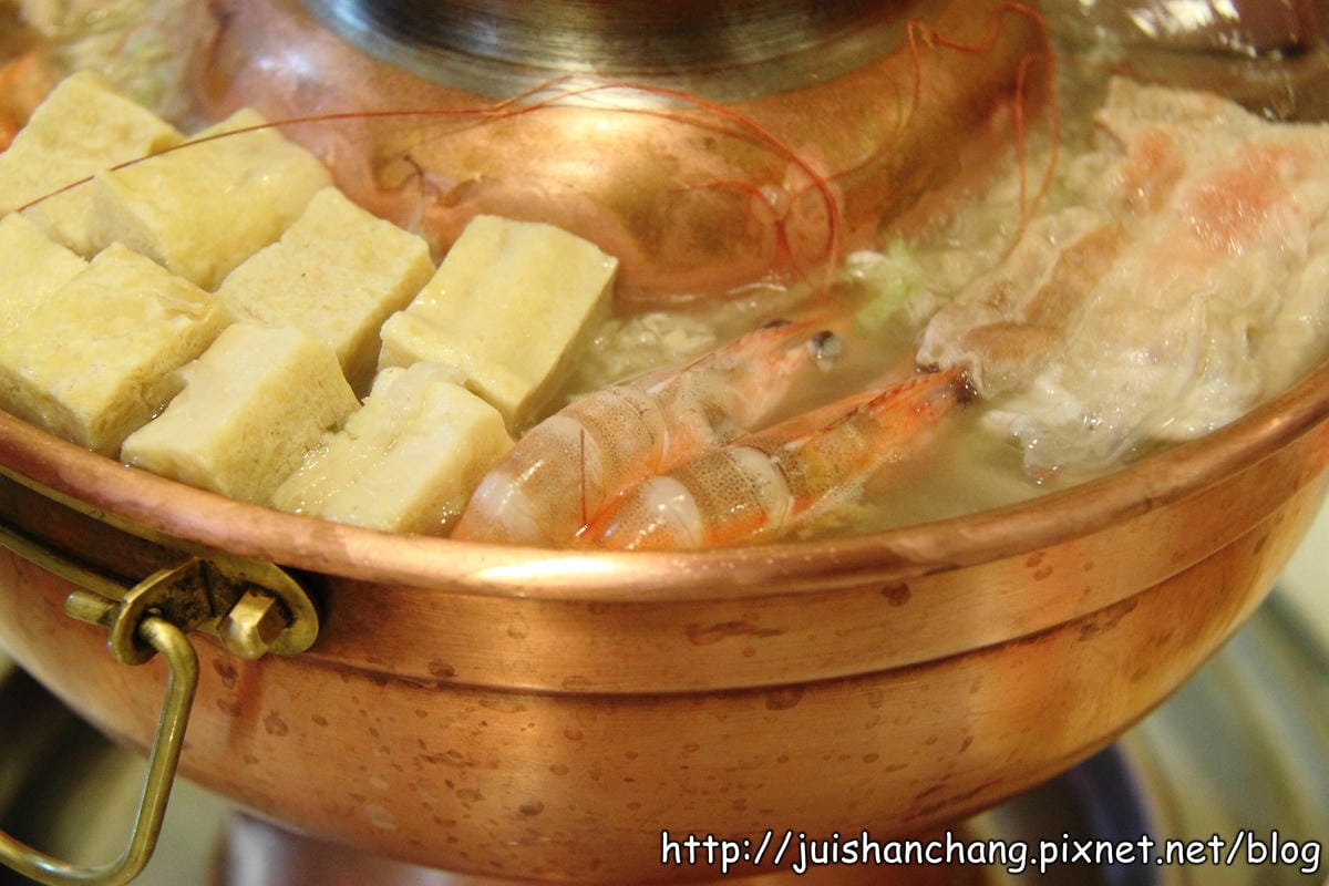 【廣宣║台北】東北軒酸菜白肉鍋～好呷在這裡，吃了會幸福唷！