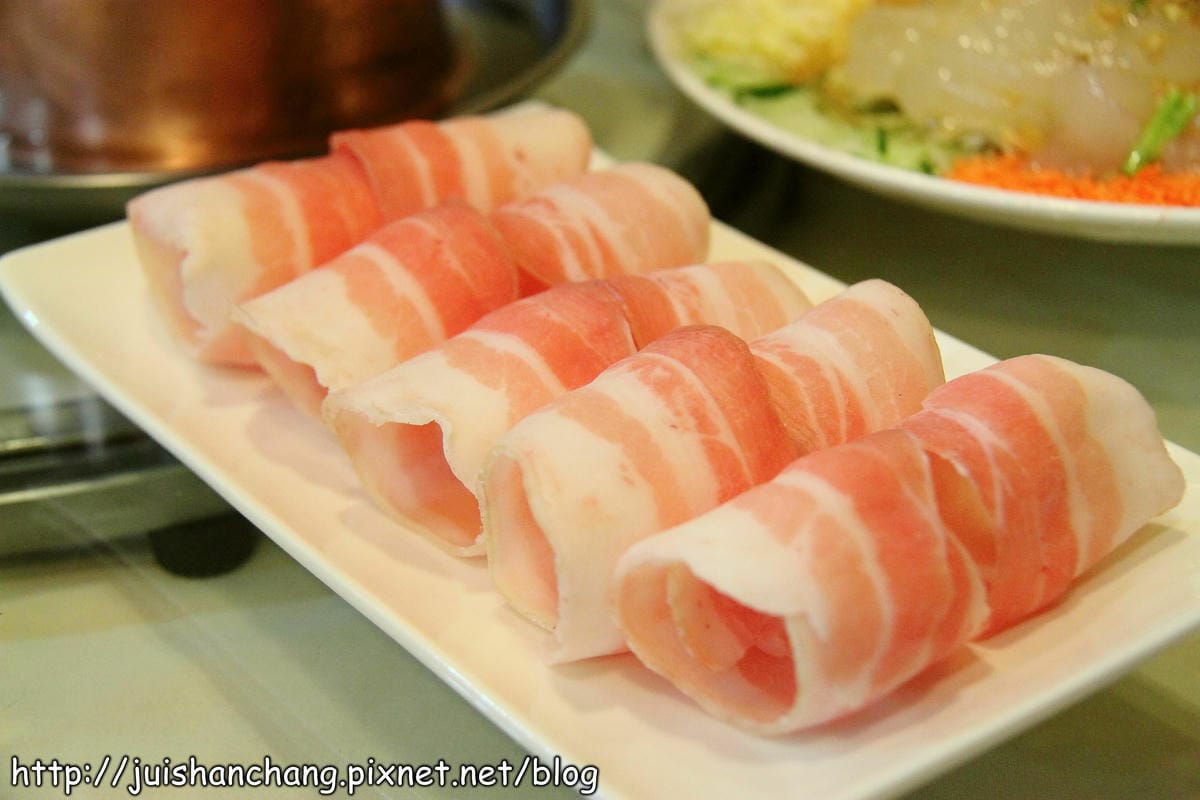 【廣宣║台北】東北軒酸菜白肉鍋～好呷在這裡，吃了會幸福唷！