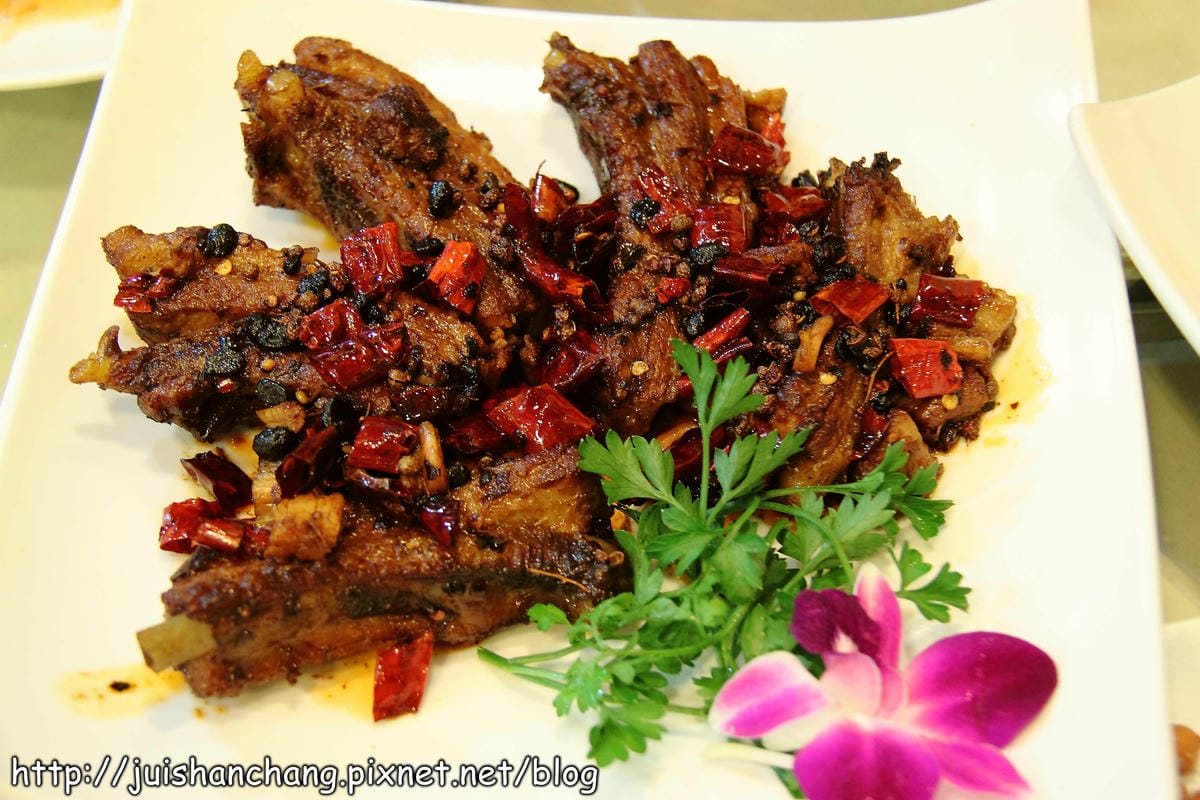 【廣宣║台北】東北軒酸菜白肉鍋～好呷在這裡，吃了會幸福唷！