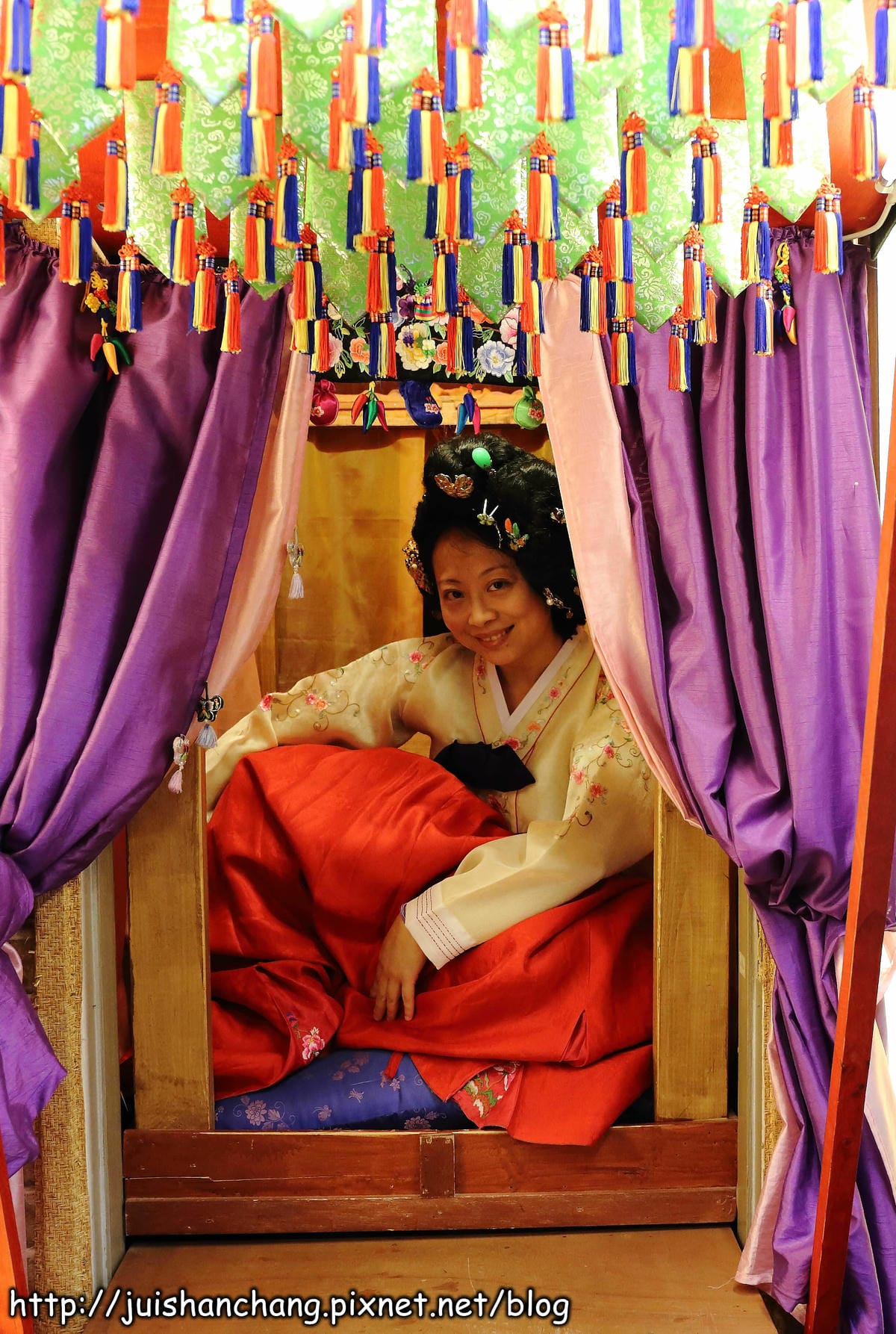 【2014。韓國首爾自由行║鐘閣站】古館韓服體驗～皇太子、中殿娘娘任你變變變！