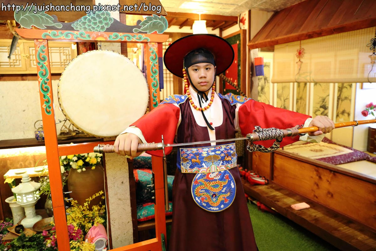 【2014。韓國首爾自由行║鐘閣站】古館韓服體驗～皇太子、中殿娘娘任你變變變！