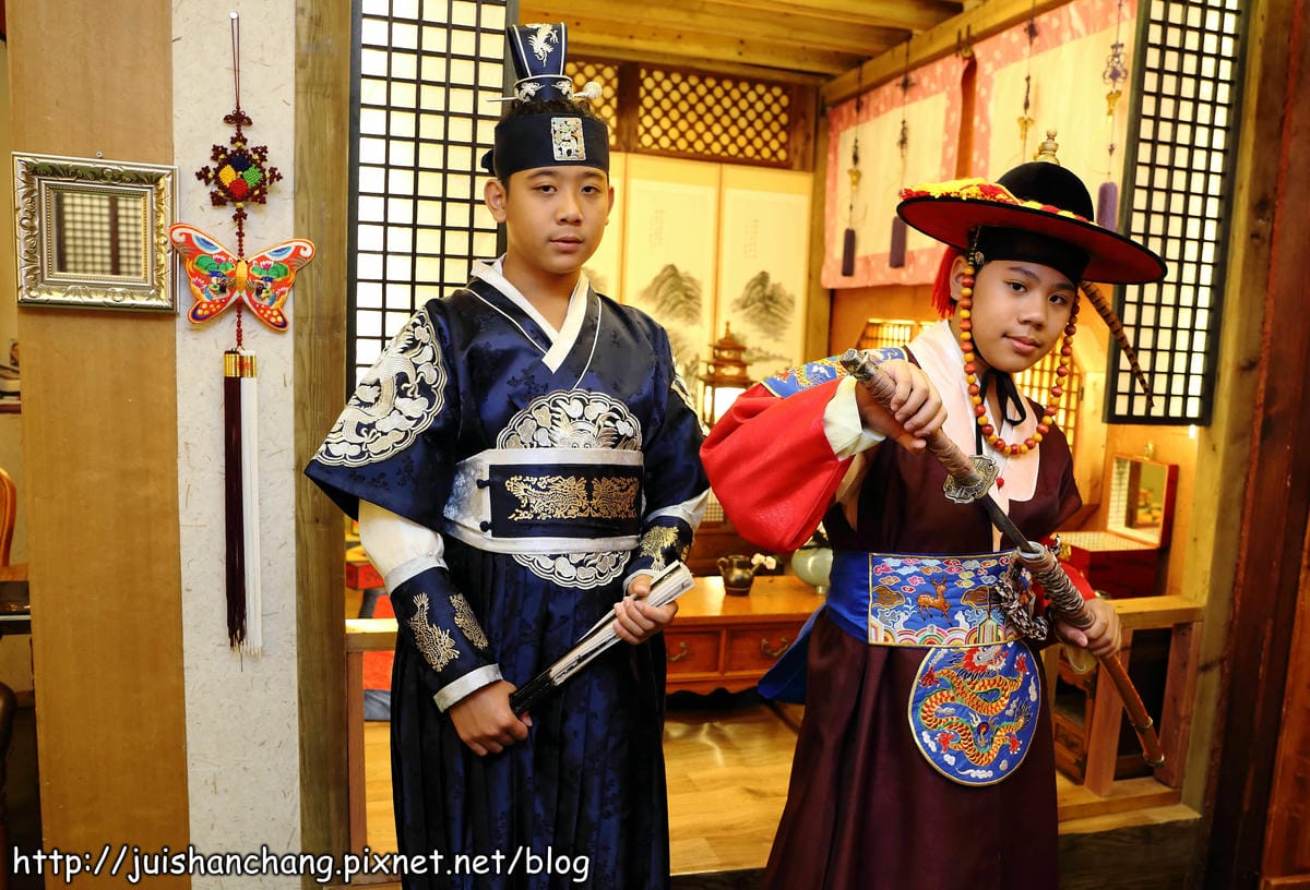 【2014。韓國首爾自由行║鐘閣站】古館韓服體驗～皇太子、中殿娘娘任你變變變！