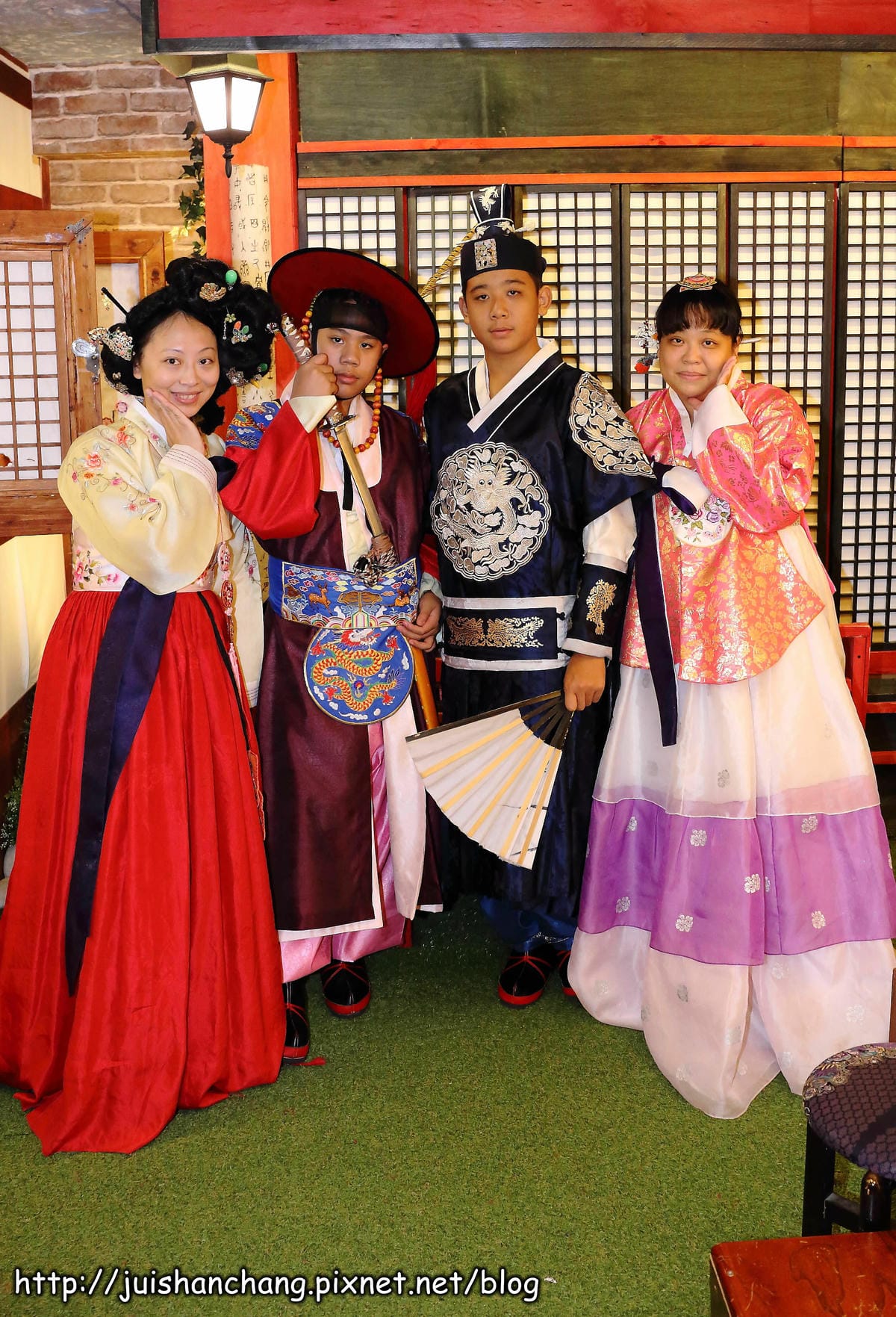 【2014。韓國首爾自由行║鐘閣站】古館韓服體驗～皇太子、中殿娘娘任你變變變！