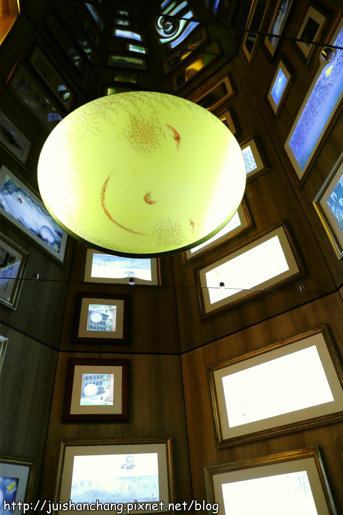 【遊記║台北】信義區新亮點。幾米月亮公車開上人行道？！歡迎幸福搭乘～