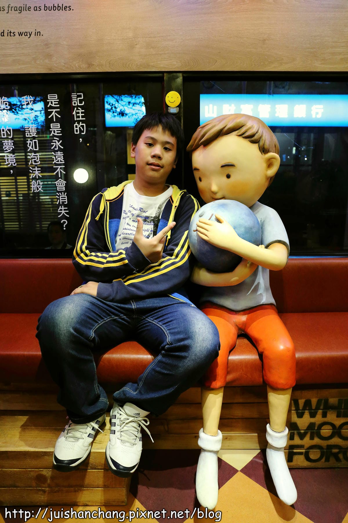 【遊記║台北】信義區新亮點。幾米月亮公車開上人行道？！歡迎幸福搭乘～