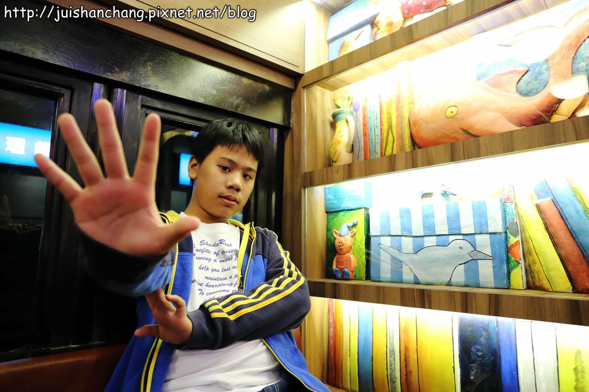 【遊記║台北】信義區新亮點。幾米月亮公車開上人行道？！歡迎幸福搭乘～