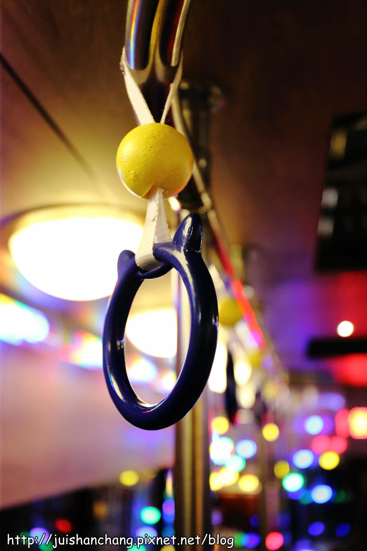 【遊記║台北】信義區新亮點。幾米月亮公車開上人行道？！歡迎幸福搭乘～