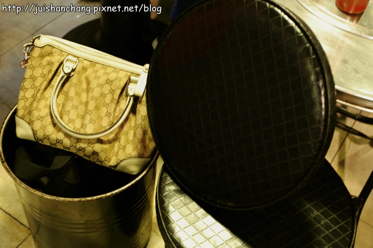 【2014。韓國首爾自由行║明洞站】조가비貝類海鮮料理～怎麼一回事？！貝殼山料理？！最新鮮海鮮大口吃！