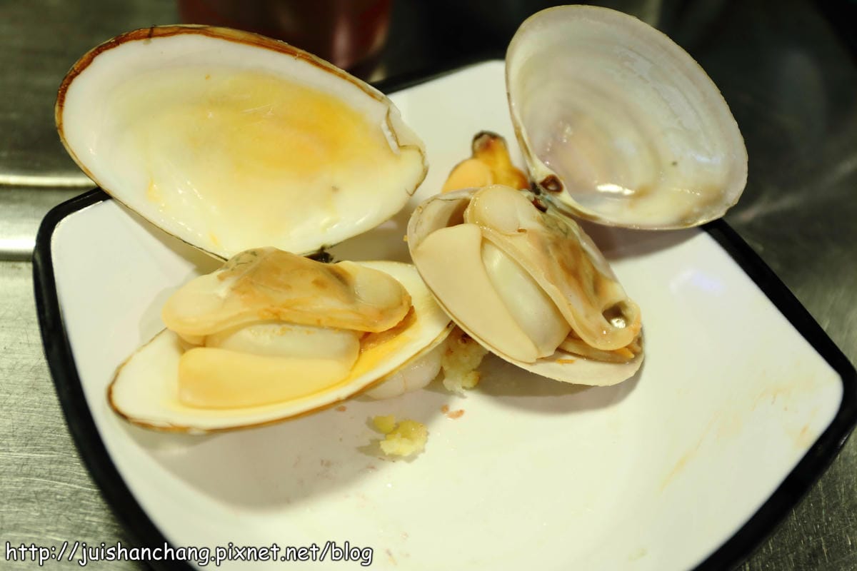 【2014。韓國首爾自由行║明洞站】조가비貝類海鮮料理～怎麼一回事？！貝殼山料理？！最新鮮海鮮大口吃！