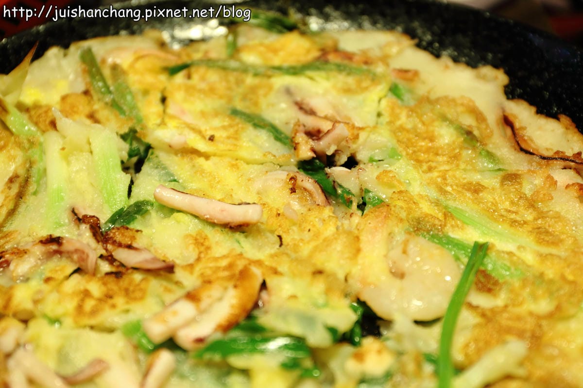 【2014。韓國首爾自由行║明洞站】조가비貝類海鮮料理～怎麼一回事？！貝殼山料理？！最新鮮海鮮大口吃！