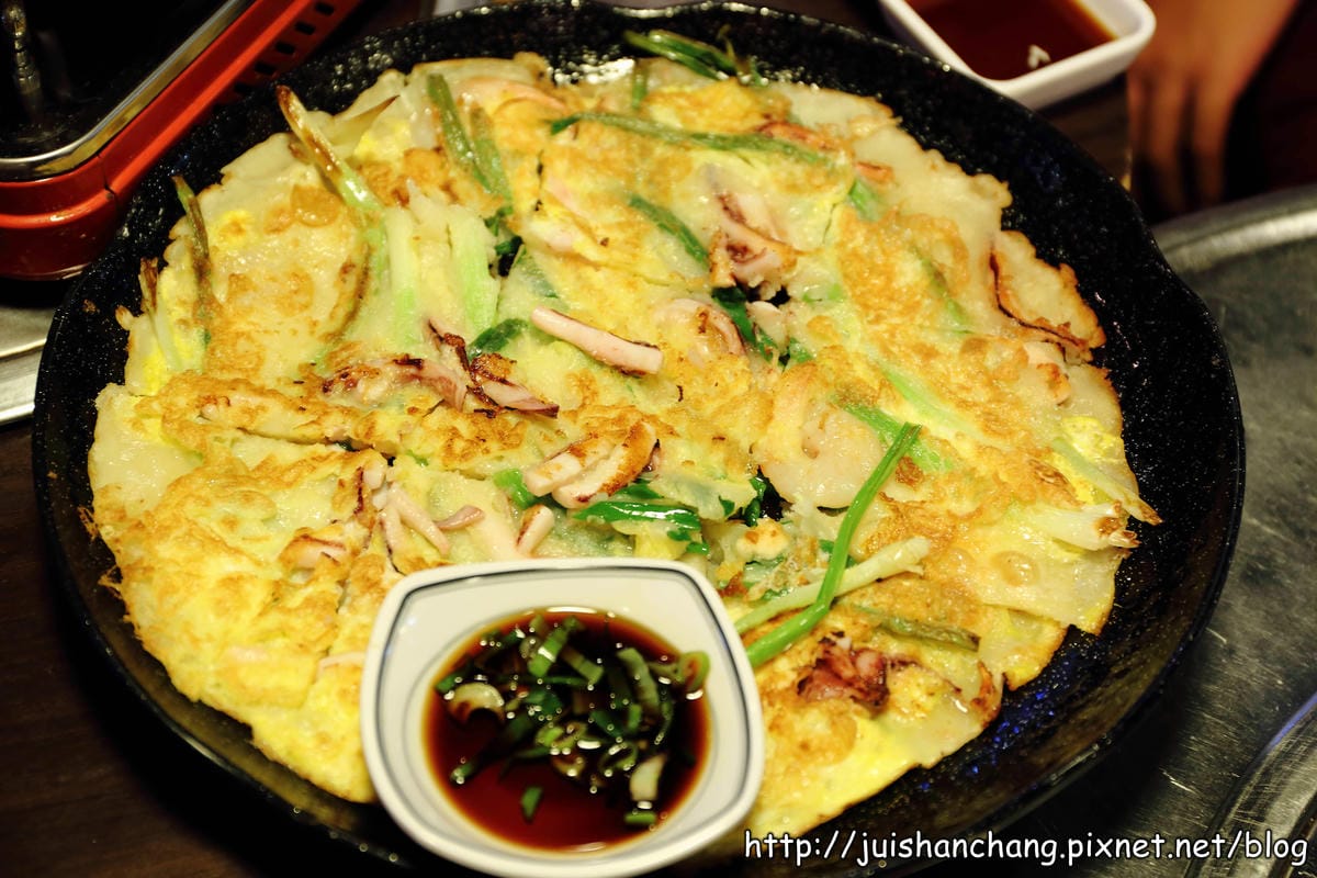 【2014。韓國首爾自由行║明洞站】조가비貝類海鮮料理～怎麼一回事？！貝殼山料理？！最新鮮海鮮大口吃！