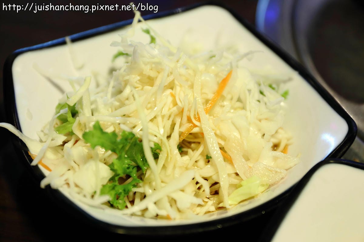 【2014。韓國首爾自由行║明洞站】조가비貝類海鮮料理～怎麼一回事？！貝殼山料理？！最新鮮海鮮大口吃！