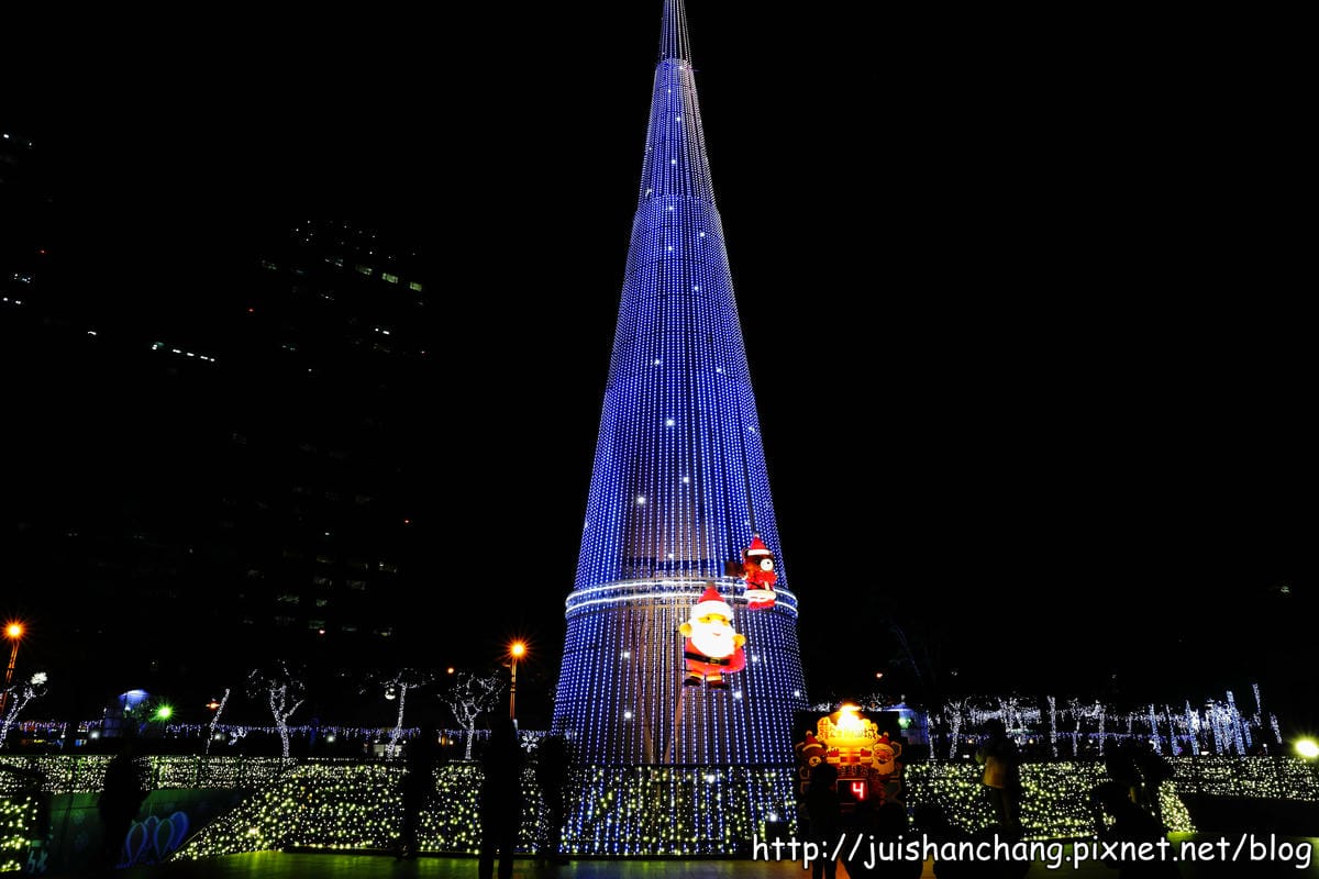 【遊記║新北板橋】2014新北市歡樂耶誕城～倒數1天！馬卡龍LED燈點亮璀璨光芒夜空！