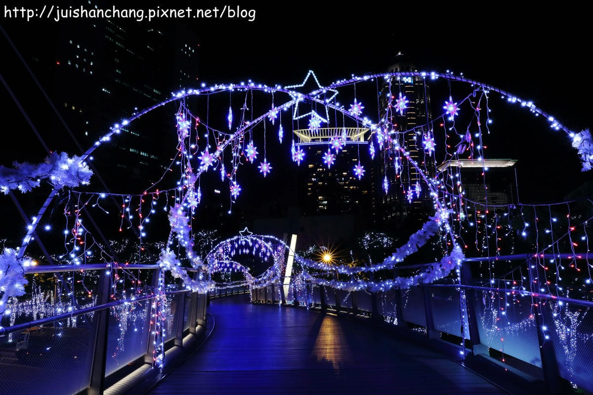 【遊記║新北板橋】2014新北市歡樂耶誕城～倒數1天！馬卡龍LED燈點亮璀璨光芒夜空！