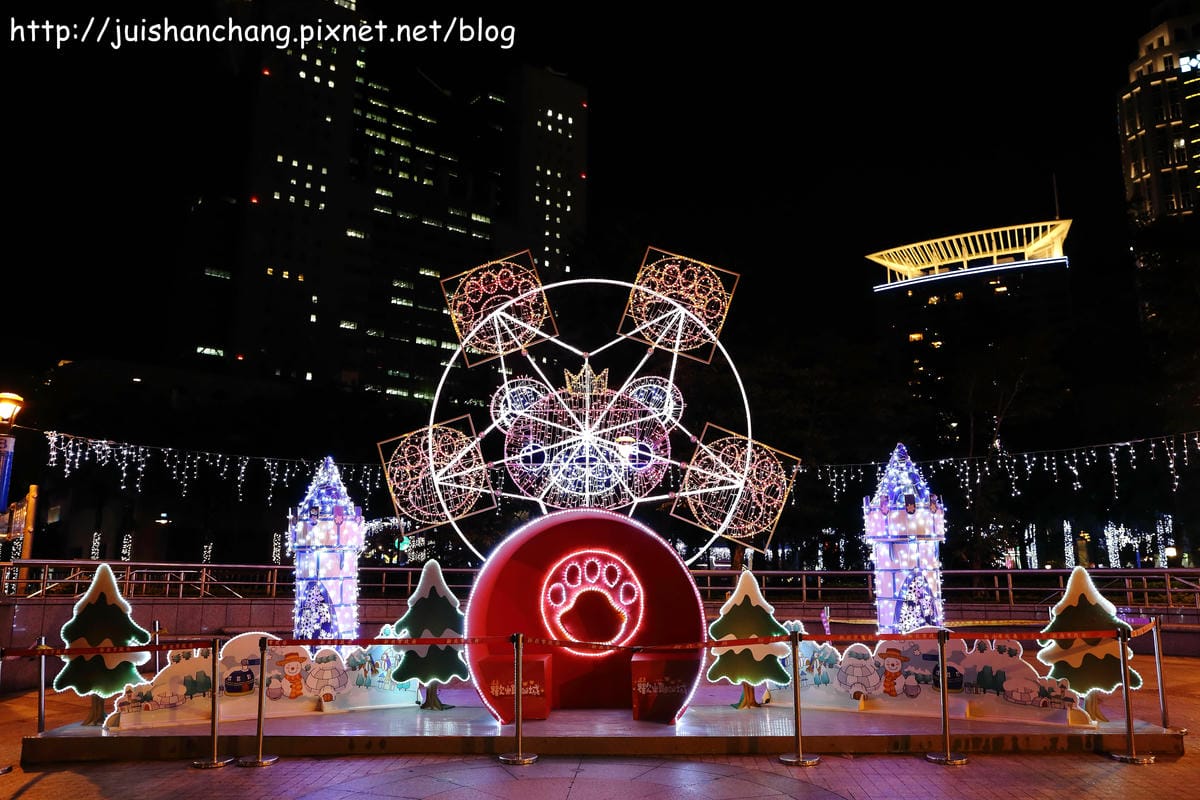 【遊記║新北板橋】2014新北市歡樂耶誕城～倒數1天！馬卡龍LED燈點亮璀璨光芒夜空！