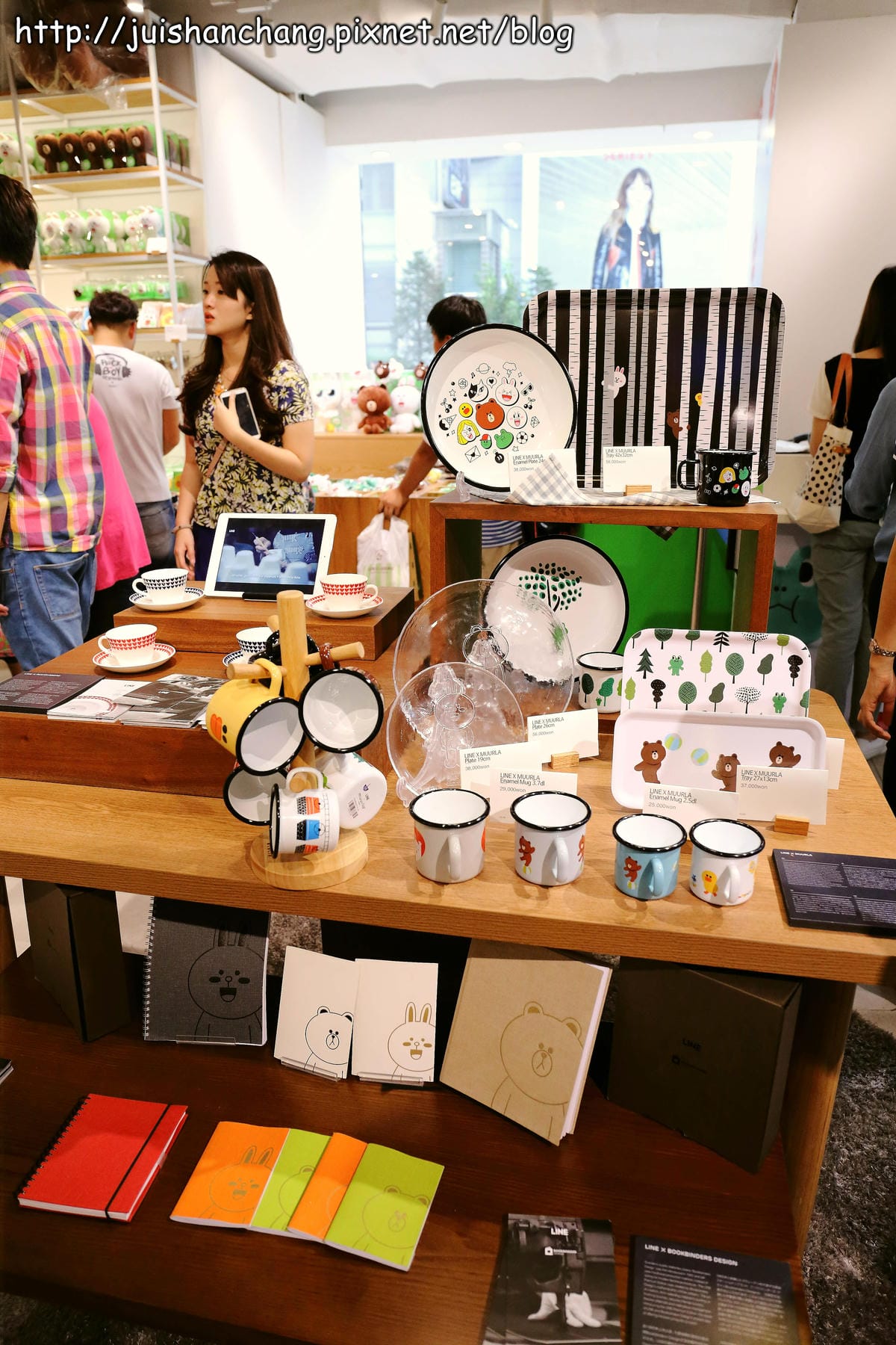 【2014。韓國首爾自由行║乙支路站】LINE Friends STORE專門店～熊大、兔兔、饅頭人‥‥通通都來了！