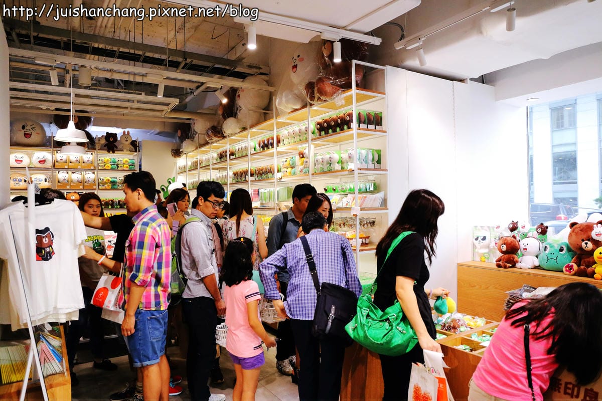 【2014。韓國首爾自由行║乙支路站】LINE Friends STORE專門店～熊大、兔兔、饅頭人‥‥通通都來了！