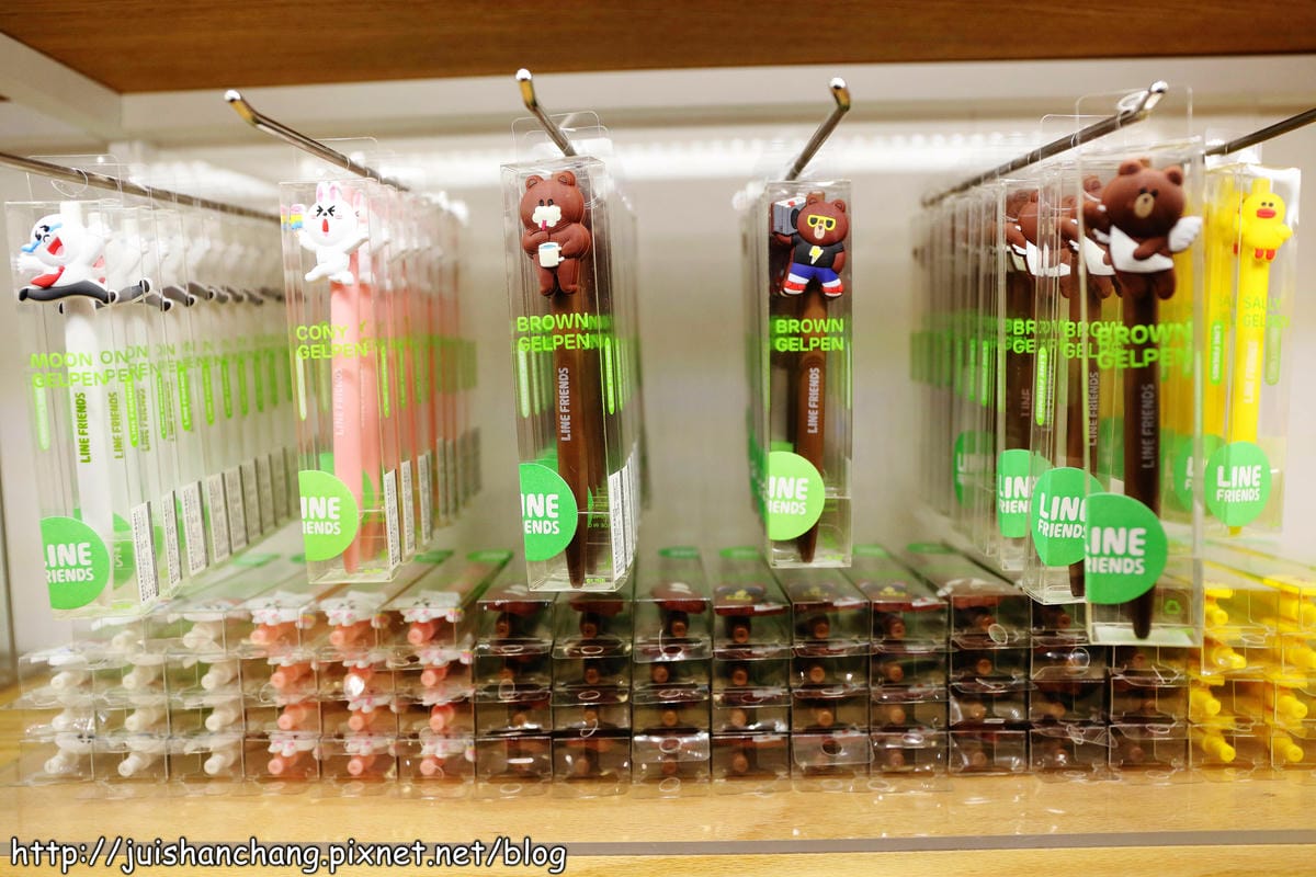 【2014。韓國首爾自由行║乙支路站】LINE Friends STORE專門店～熊大、兔兔、饅頭人‥‥通通都來了！