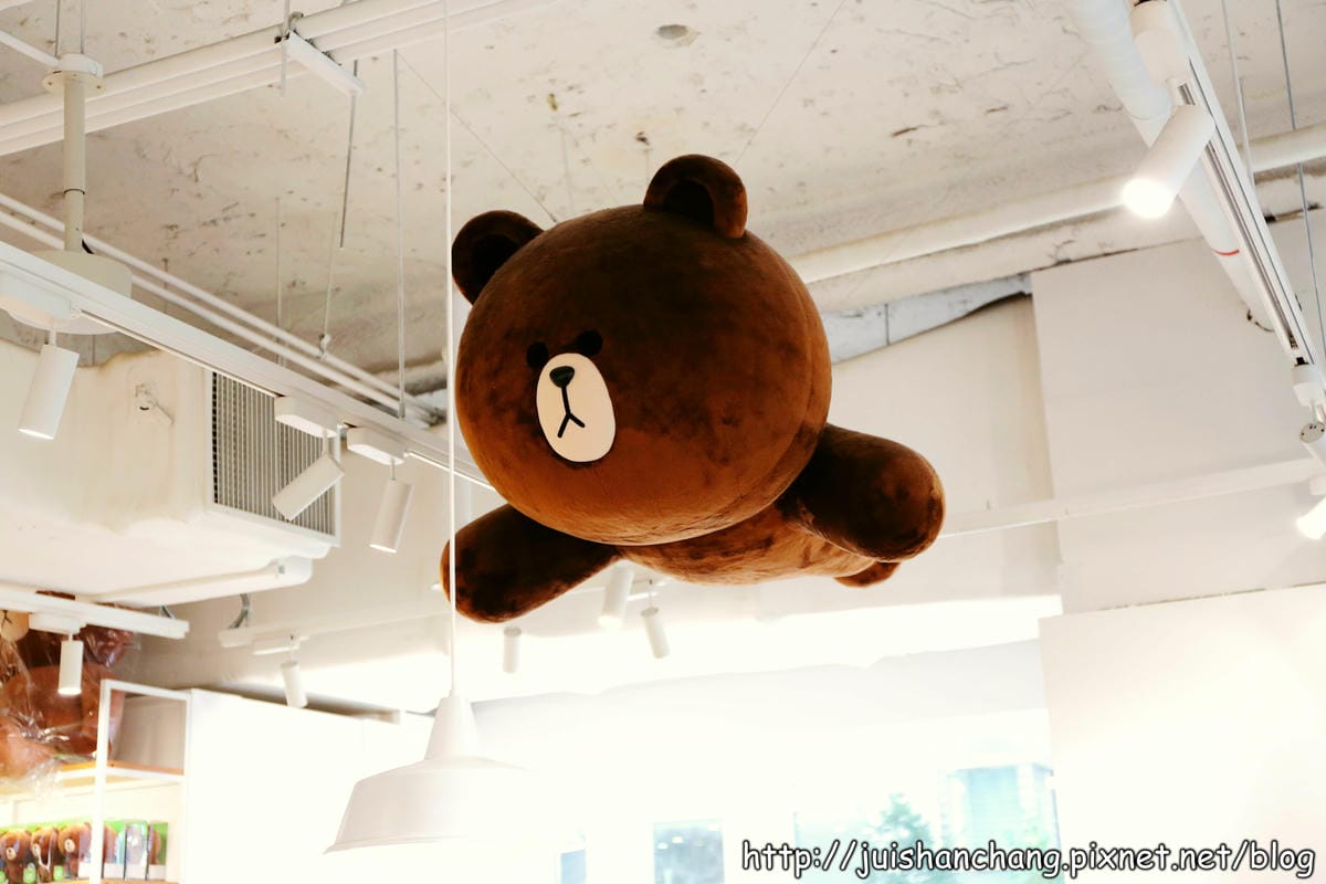 【2014。韓國首爾自由行║乙支路站】LINE Friends STORE專門店～熊大、兔兔、饅頭人‥‥通通都來了！