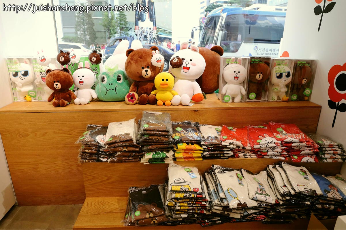【2014。韓國首爾自由行║乙支路站】LINE Friends STORE專門店～熊大、兔兔、饅頭人‥‥通通都來了！