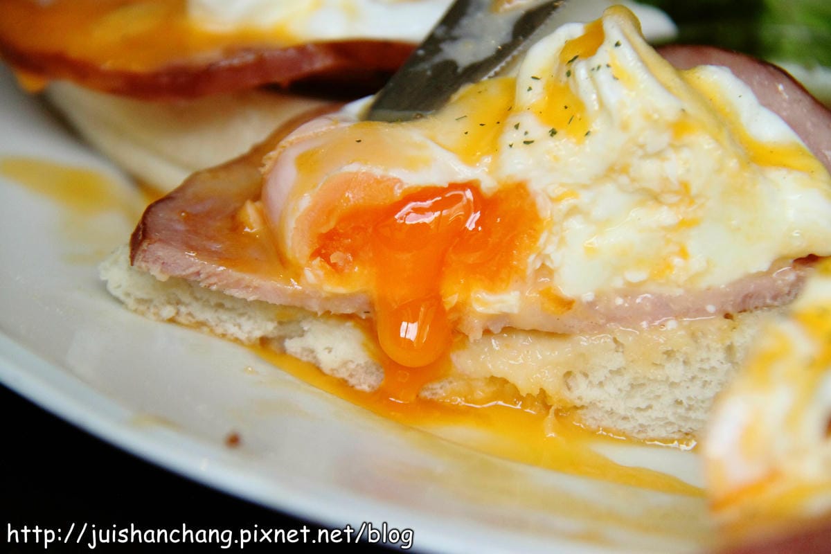 【食記║新北中和】今天不去圖書館，是要去圖書館對面吃早午餐！