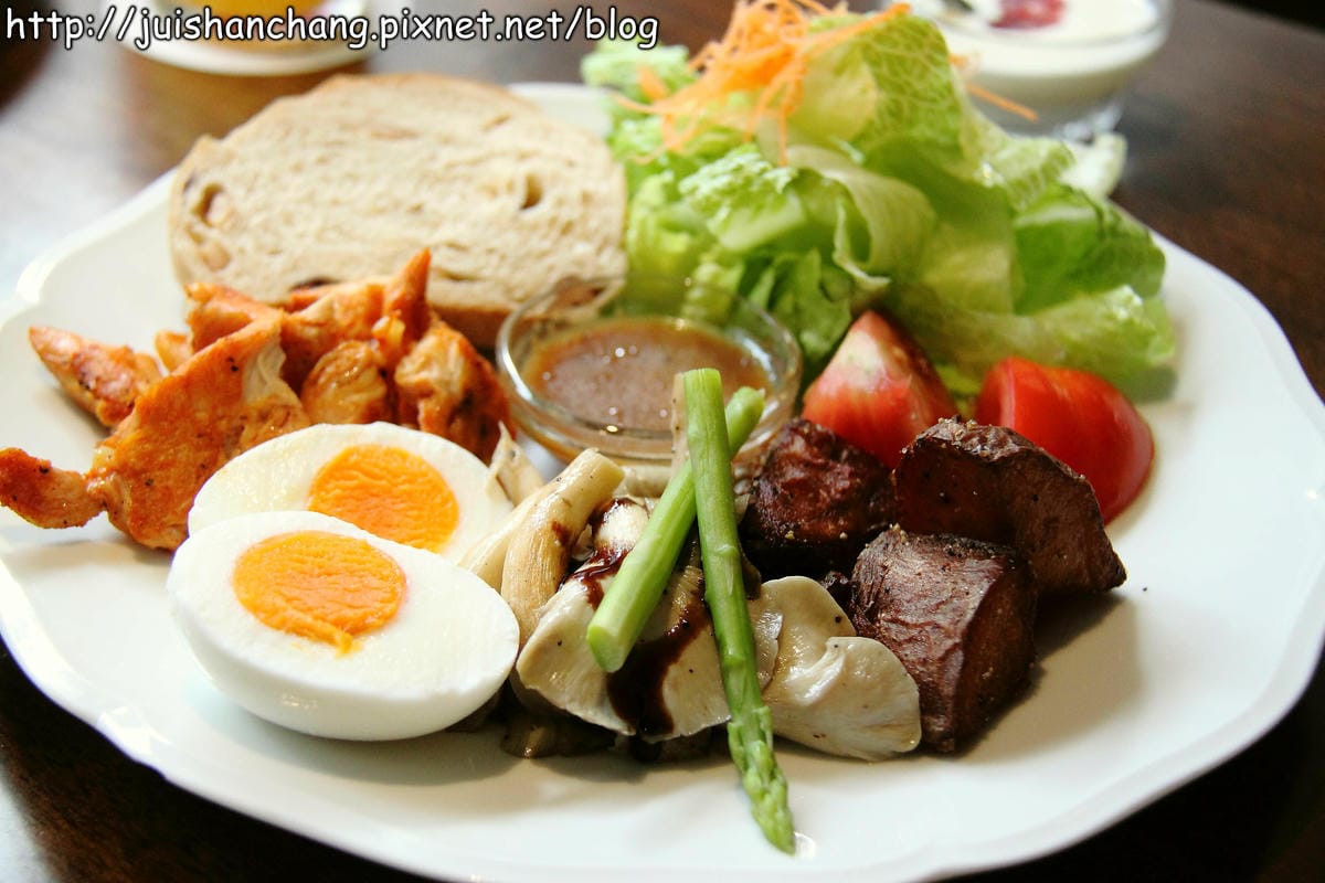 【食記║新北中和】今天不去圖書館，是要去圖書館對面吃早午餐！