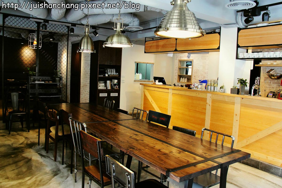 【食記║新北中和】今天不去圖書館，是要去圖書館對面吃早午餐！