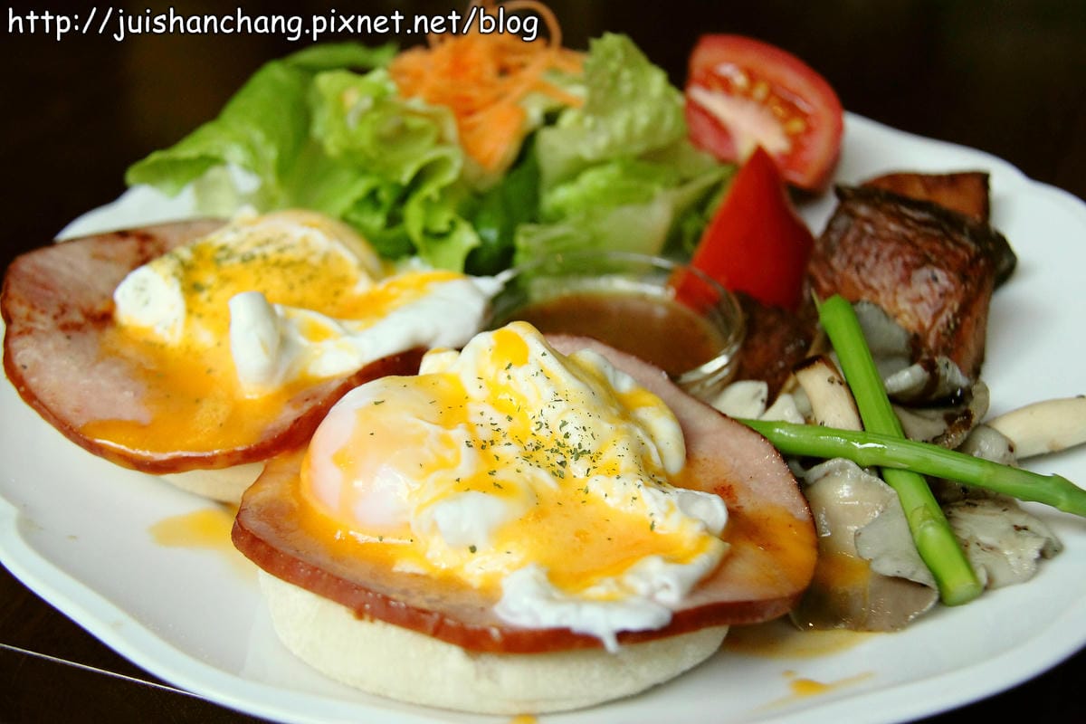 【食記║新北中和】今天不去圖書館，是要去圖書館對面吃早午餐！