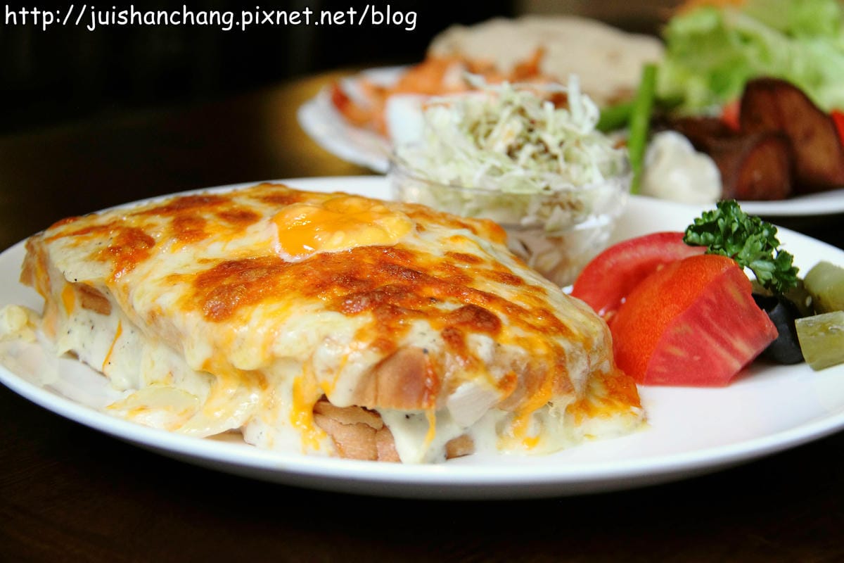 【食記║新北中和】今天不去圖書館，是要去圖書館對面吃早午餐！