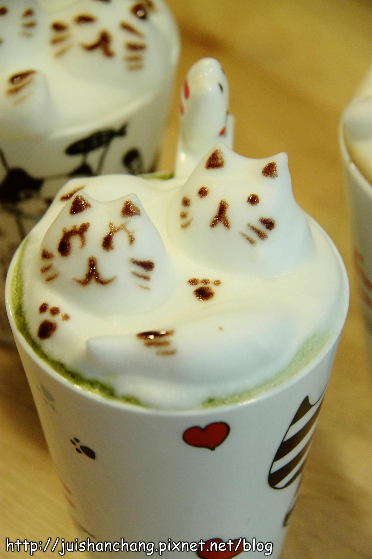 【食記║平鎮】理性＆感性cafe’～終極版超萌立體拉花，倒底該不該喝？！