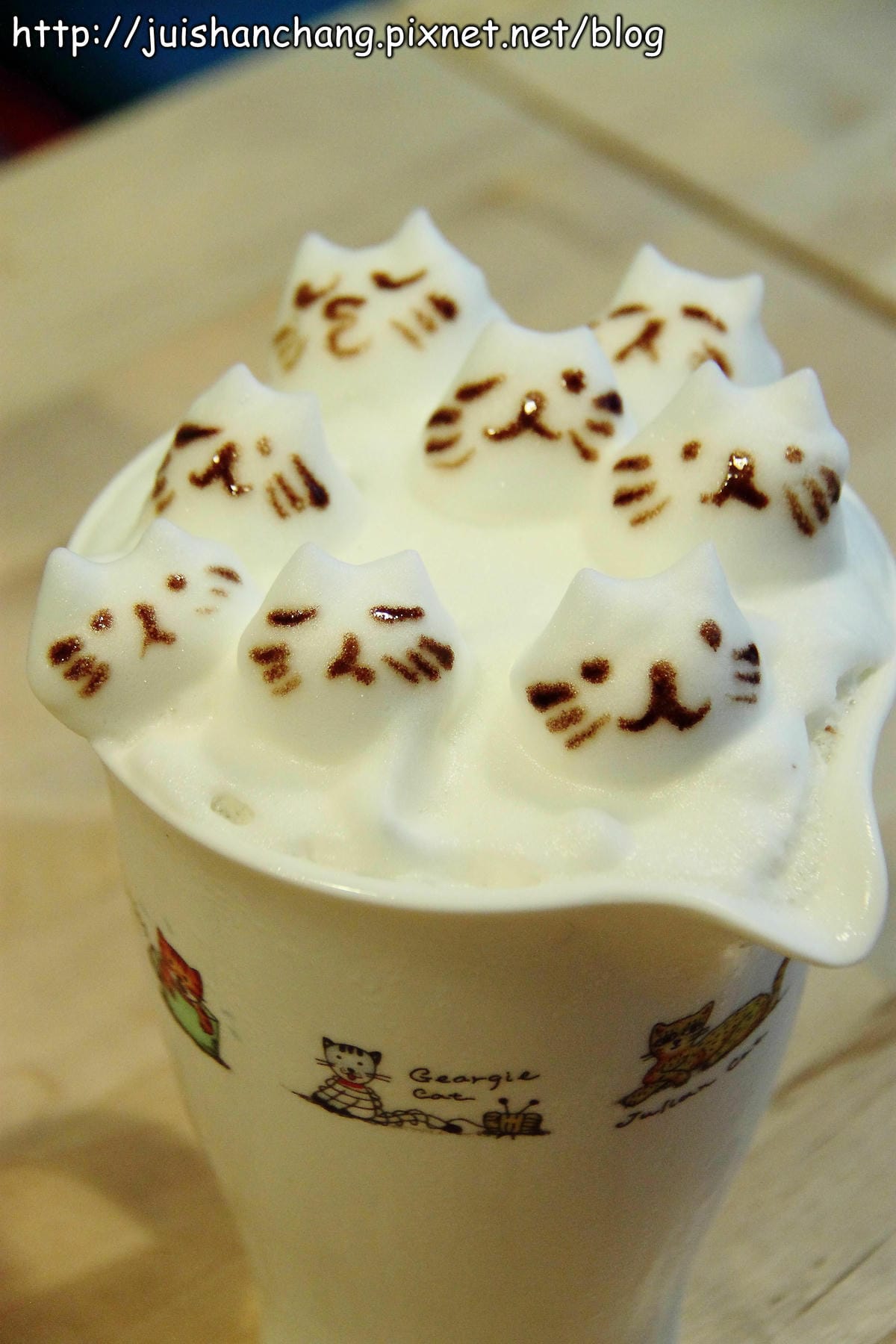 【食記║平鎮】理性＆感性cafe’～終極版超萌立體拉花，倒底該不該喝？！