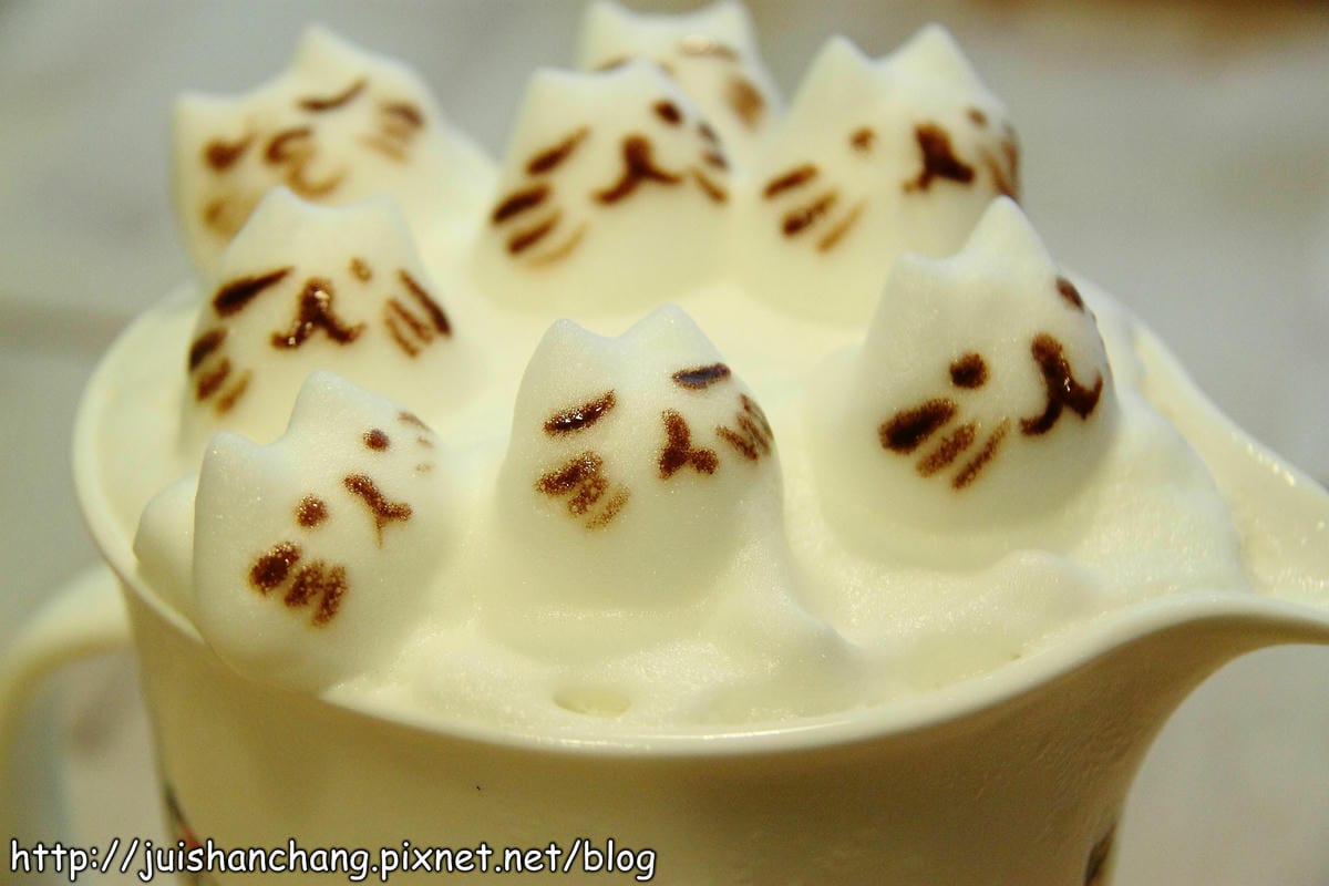 【食記║平鎮】理性＆感性cafe’～終極版超萌立體拉花，倒底該不該喝？！