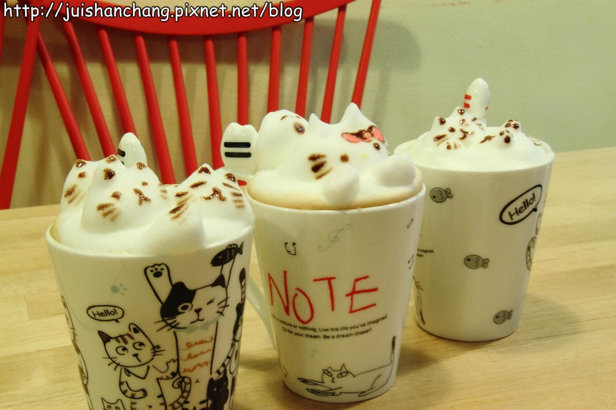 【食記║平鎮】理性＆感性cafe’～終極版超萌立體拉花，倒底該不該喝？！