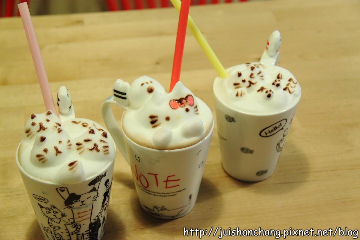 【食記║平鎮】理性＆感性cafe’～終極版超萌立體拉花，倒底該不該喝？！