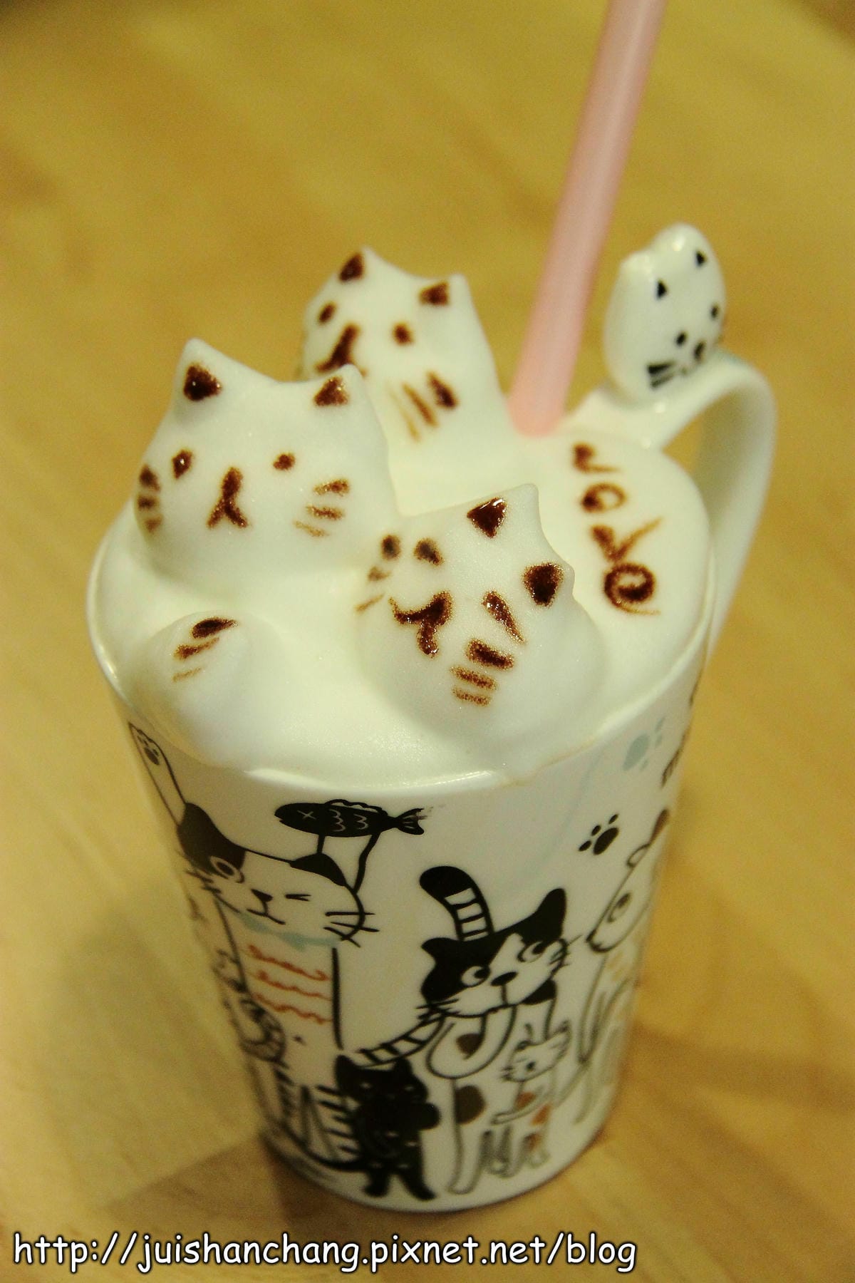 【食記║平鎮】理性＆感性cafe’～終極版超萌立體拉花，倒底該不該喝？！