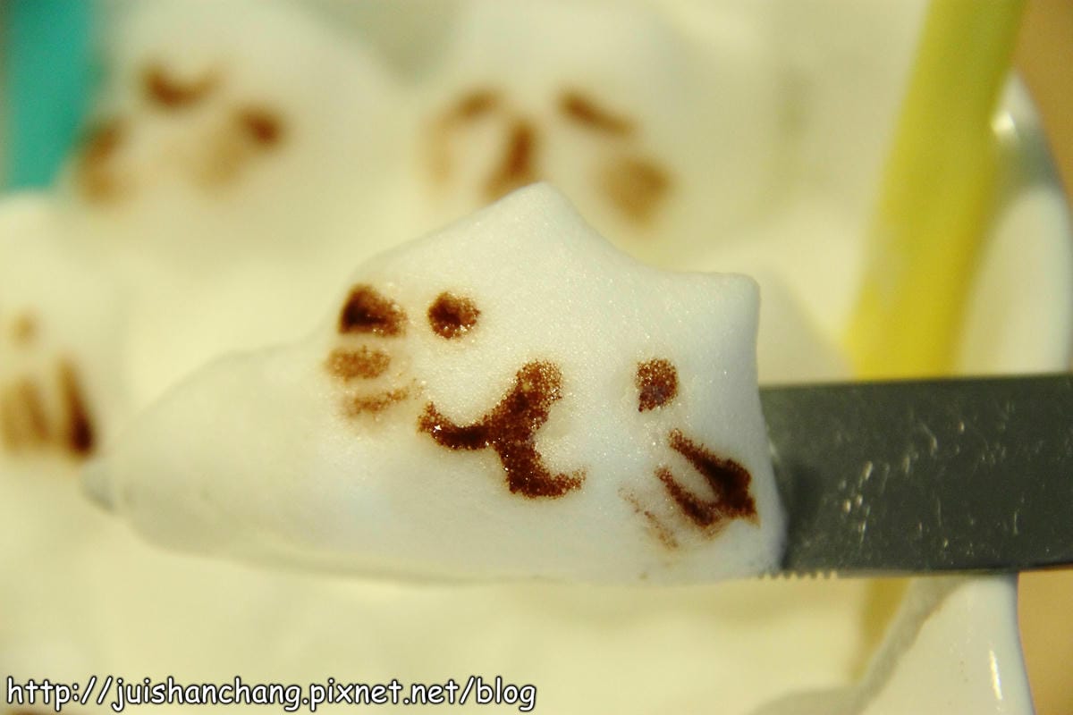 【食記║平鎮】理性＆感性cafe’～終極版超萌立體拉花，倒底該不該喝？！