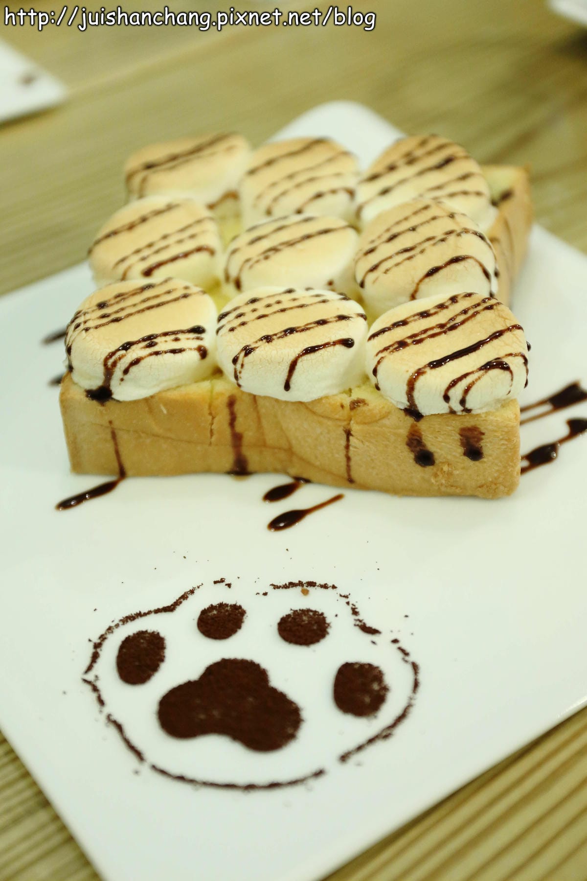 【食記║新北蘆洲】摸摸貓咖啡館～隱身巷弄中的可愛貓咪餐廳，有貓咪坐檯唷！