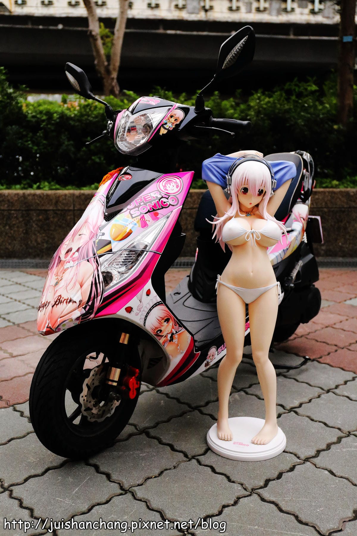 【展覽║台北】台大體育館  COSPLAY登場～辣妹露小蠻腰盛裝赴會