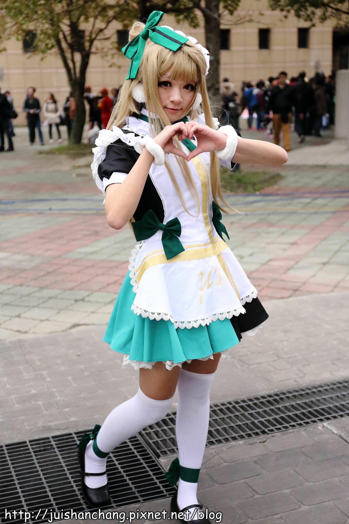 【展覽║台北】台大體育館  COSPLAY登場～辣妹露小蠻腰盛裝赴會