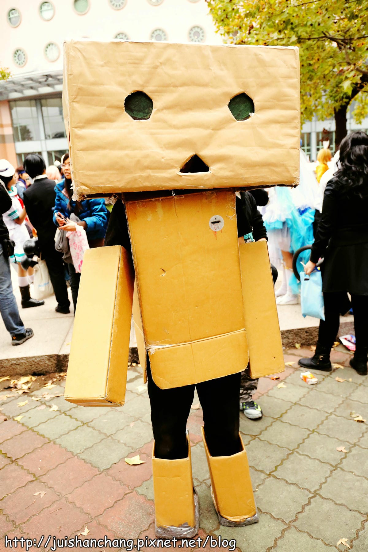 【展覽║台北】台大體育館  COSPLAY登場～辣妹露小蠻腰盛裝赴會